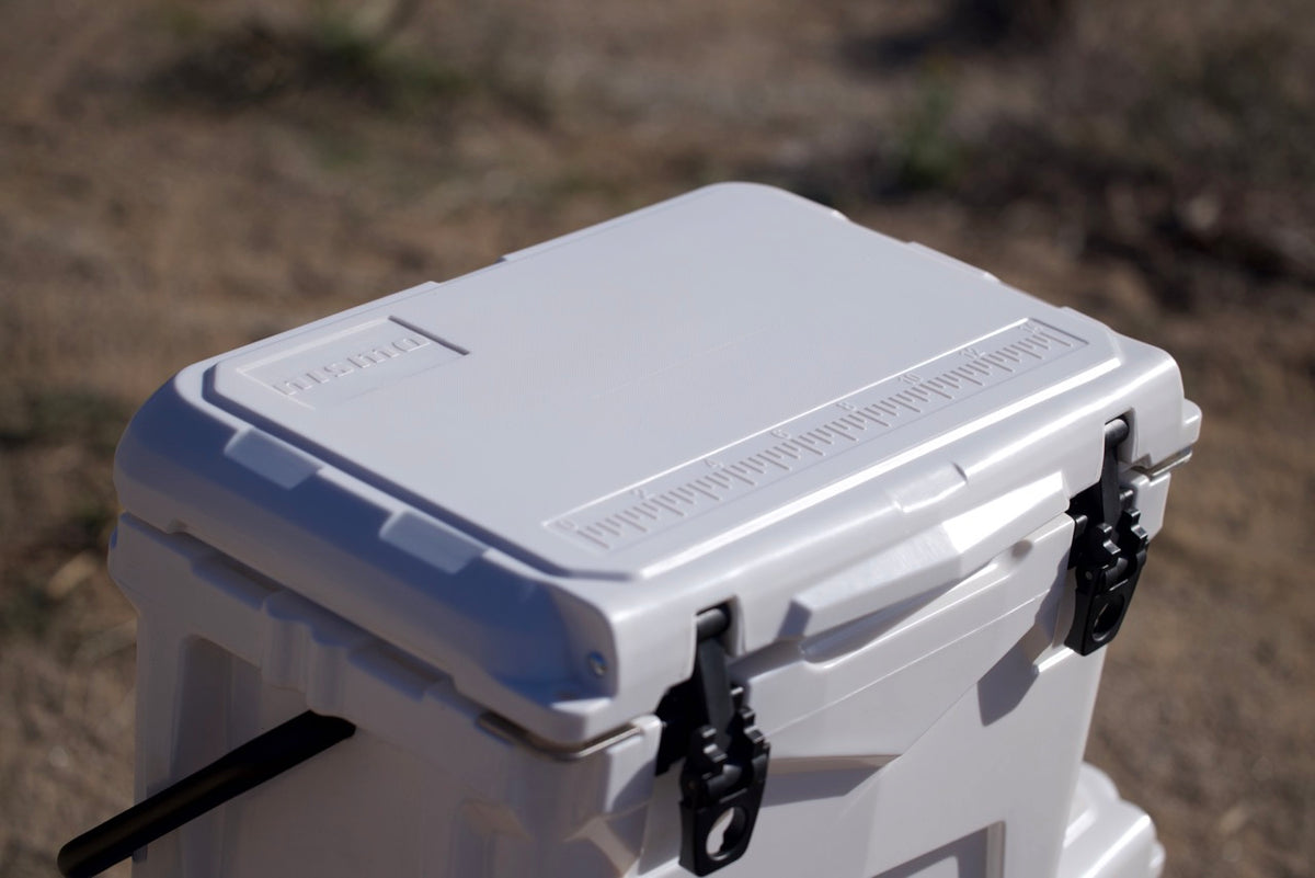 NISMO White 20-Quart Ice Box