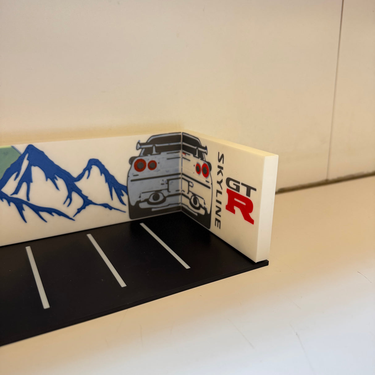 GTR Hot Wheels Garage Diorama (Glow in the dark)