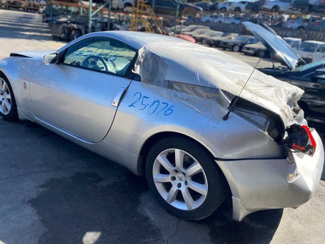 03-05 NISSAN 350Z Driver Front Bumper Marker Reflector OEM 26145-CD000