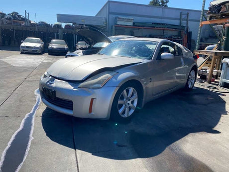 03-05 NISSAN 350Z Driver Front Bumper Marker Reflector OEM 26145-CD000