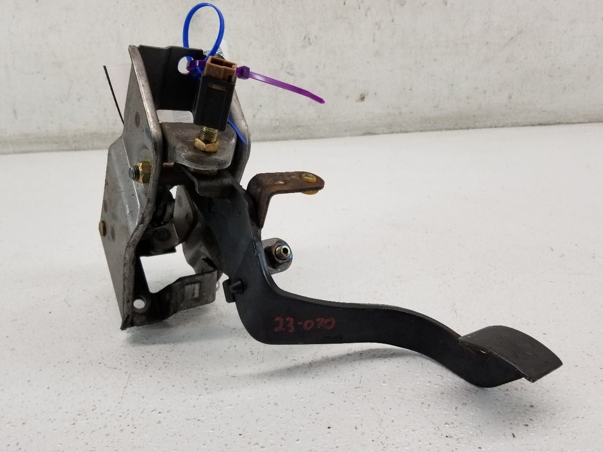 03-04 NISSAN 350Z Clutch Pedal Assy OEM 46503-CD006