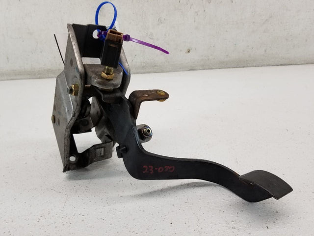 03-04 NISSAN 350Z Clutch Pedal Assy OEM 46503-CD006