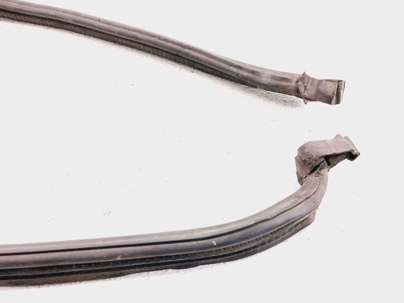 84-86 Nissan 300zx Z31Top Cowl Weather-strip Rubber Seal OEM 66920-01P00