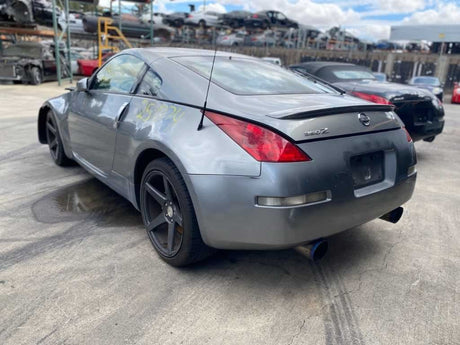 03-05 NISSAN 350Z Driver Front Bumper Marker Reflector OEM 26145-CD000