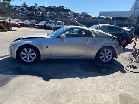 03-05 NISSAN 350Z Driver Front Bumper Marker Reflector OEM 26145-CD000