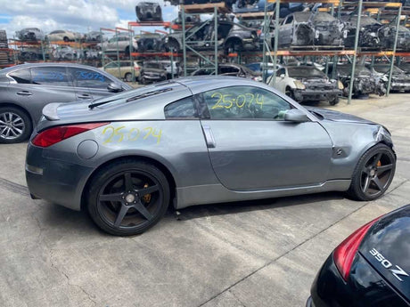 03-05 NISSAN 350Z Driver Front Bumper Marker Reflector OEM 26145-CD000