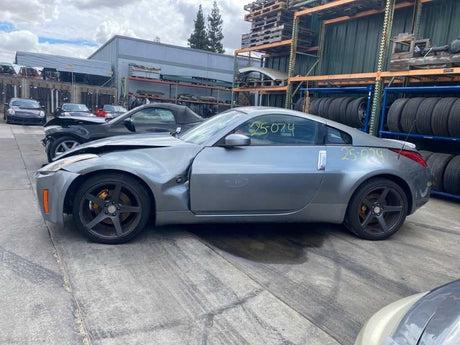 03-05 NISSAN 350Z Driver Front Bumper Marker Reflector OEM 26145-CD000