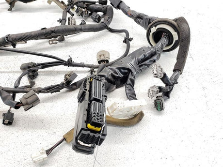 03-04 Nissan 350Z A/T Engine Wiring Harness OEM 24011-CD810