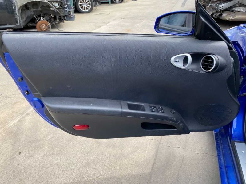 03-04 Nissan 350z Front Driver Lower Knee Pad Black (G) OEM 68106CD000