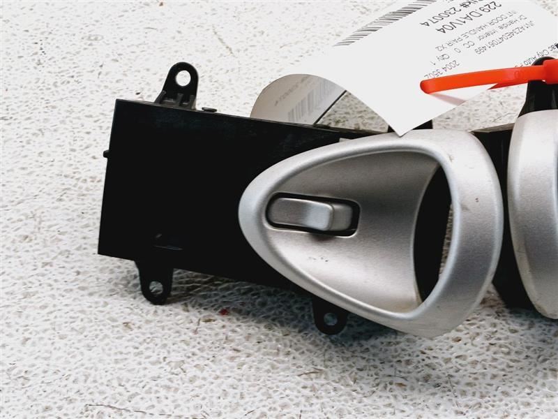 03-04 Nissan 350z Interior Door Handles (Pair) OEM 80670CD70A