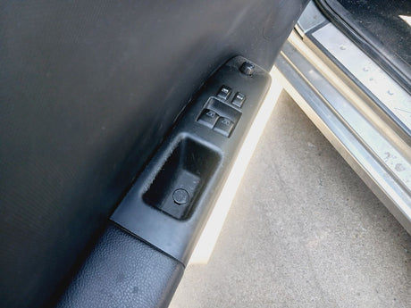 03-05 NISSAN 350Z Driver Front Door Switch Lock/Window Black/G OEM 25401CD02D