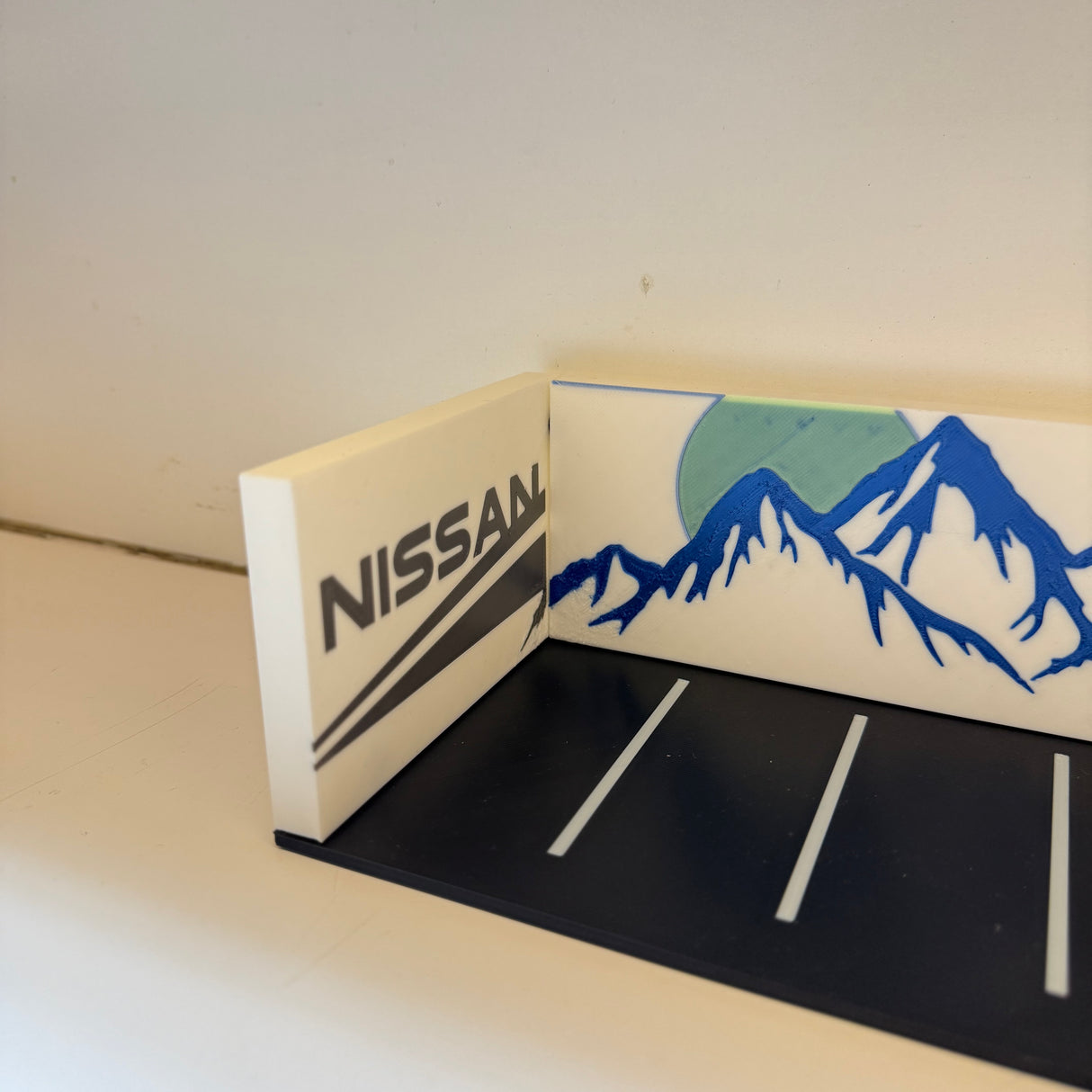 GTR Hot Wheels Garage Diorama (Glow in the dark)