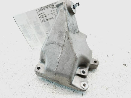 F/L ENGINE MOUNT BRACKET, RWD