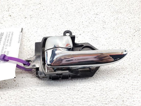 LH INTERIOR DOOR HANDLE BLK/ CHROME