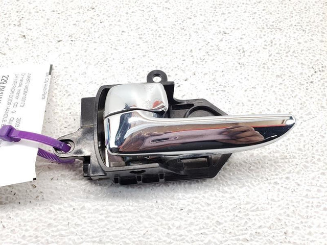 LH INTERIOR DOOR HANDLE BLK/ CHROME