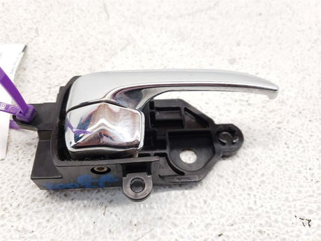 RH INTERIOR DOOR HANDLE BLK/ CHROME