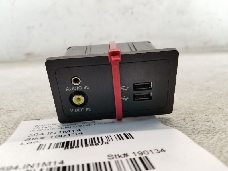 AUX/VIDEO/USB CONSOLE PLUGS