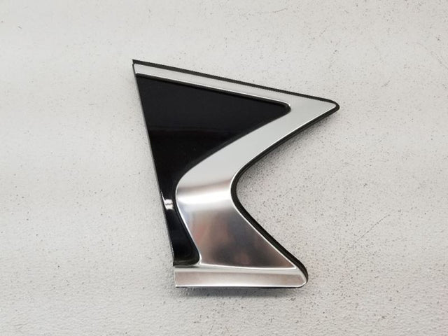 R/L QUARTER PANEL TRIM *