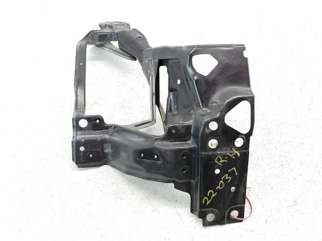 CPE- F/R HEADLAMP BRACKET