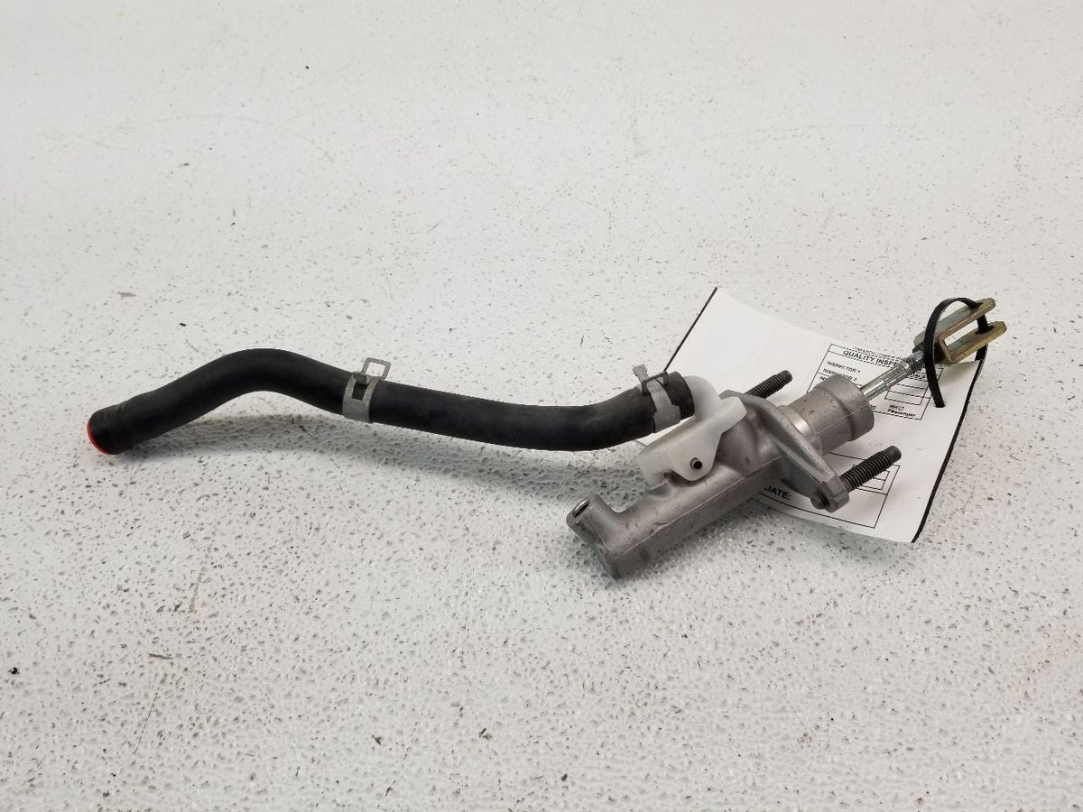 CLUTCH MASTER CYLINDER *