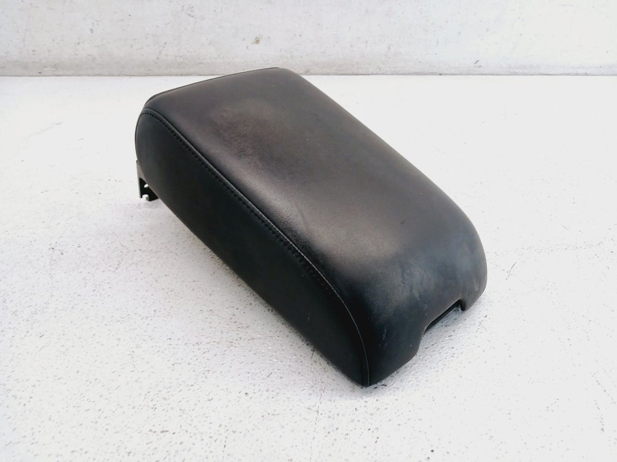 CENTER ARMREST-BLK(G)