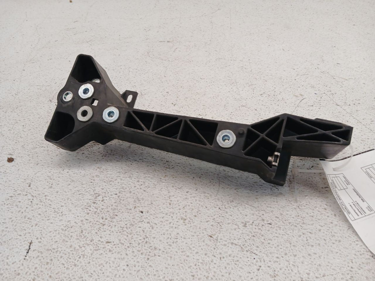 F/L RAD SUPPORT BRACKET