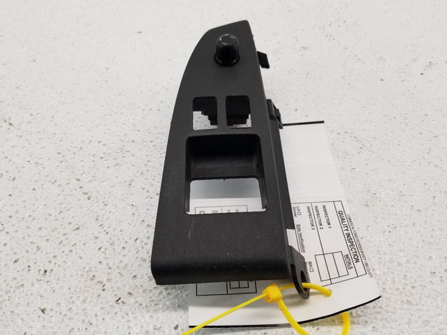 F/L DOOR WINDOW SWITCH- GREY(W)